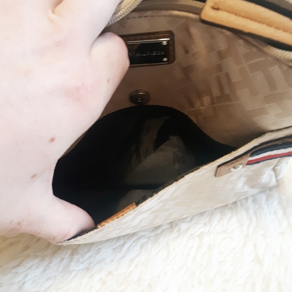 Tommy Hilfiger Logo TH Pattern Khaki Purse - Picture 5 of 7